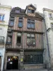 Alençon - Gevel van een oud huis met houten zijkanten
