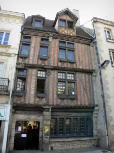 Alençon - Fassade eines alten Fachwerkhauses