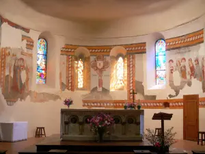Allemans-du-Dropt - All'interno della chiesa di San Eutropio: altare, affreschi (murales) e colorarle
