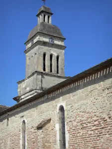 Allemans-du-Dropt - Espadaña de la iglesia de San Eutropio