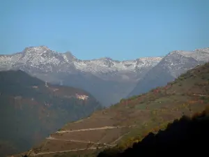 Alpenlandschaften der Savoie - Wälder und Berge