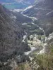 Alta valle del Verdon - Verdon fiume fiancheggiato da alberi e montagne