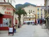 Amélie-les-Bains-Palalda - Spielbank, Strassencafé und Fassaden des Badekurortes und Luftkurortes