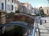Amiens - Saint-Leu wijk: kleine voetgangersbruggen over het kanaal huizen langs het water, straatverlichting