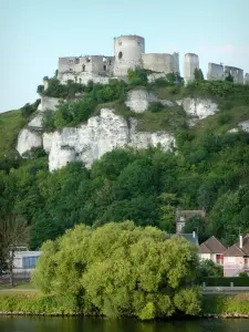 Les Andelys - Überreste von Château-Gaillard (mittelalterliche Burg hochliegend auf einem Kalkfelsen) dominierend den Fluss Seine