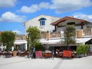 Andernos-les-Bains - Terrazas del restaurante Place Louis David ( explanada del muelle)