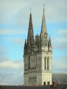Angers - Tours de la Catedral de San Mauricio