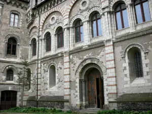 Angers - Fachada de la antigua diócesis (antiguo Palacio Episcopal)