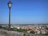 Angoulême - Las paredes de la ciudad alta, con vistas a las casas y edificios de la ciudad baja (Charente valle), planta primera