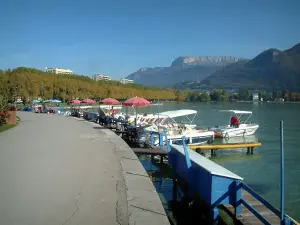 Annecy - Bank of the Europe gardens, moored boats, Annecy lake, plane trees of the Albigny avenue and mountains