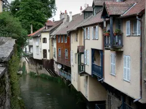 Arbois - Huizen langs de rivier Cuisance
