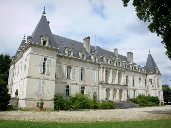 Arc-en-Barrois - Façade du château d'Arc-en-Barrois