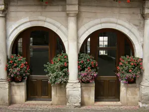 Arc-en-Barrois - Flower-bedecked facade of the Renaissance house