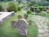 Arcangues - Discoid steles of the landscaped cemetery