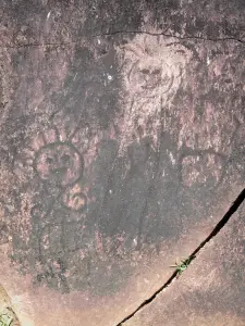 Archäologischer Park der gravierten Felsen - Petroglyphen (Felsbilder) Personen darstellend