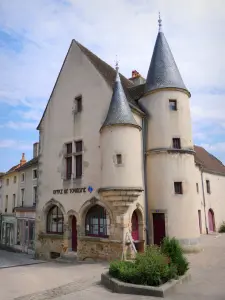 Arnay-le-Duc - Burgundy house home to the tourist office