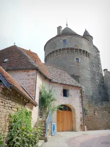 Arnay-le-Duc - La Motte-Forte-toren, overblijfsel van een oud middeleeuws versterkt kasteel