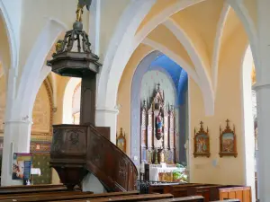 Arnay-le-Duc - Binnen in de kerk Saint-Laurent: preekstoel