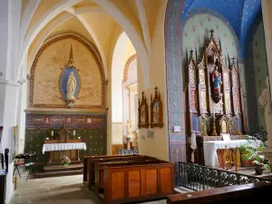 Arnay-le-Duc - Binnen in de kerk Saint-Laurent: kapellen