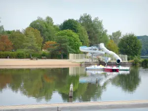 Arnay-le-Duc - Fouché vijver recreatiecentrum in een groene omgeving