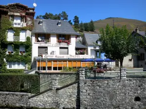 Arreau - Maisons du village ; dans la Bigorre
