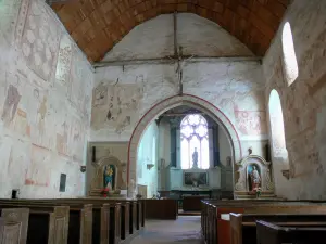 Asnières-sur-Vègre - Inside the Saint-Hilaire church and its medieval wall paintings