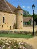 Asnières-sur-Vègre - Cour manor said the Temple, blooming roses in the rose garden, lamppost and house of the medieval village