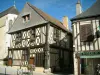 Aubigny-sur-Nère - Francisco Casa de madera parte, de la iglesia y la casa de entramado de madera