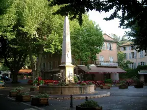 Aups - Square with fountain, trees, café terrace and houses of the village