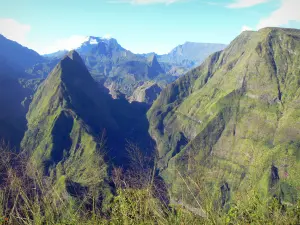 Aussichtsstelle Kap Noir - Sicht auf den natürlichen Talkessel Mafate, von dem Aussichtspunkt des Kap Noir aus