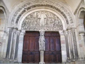 Autun - Catedral de St. Lazare tallada tímpano del portal central