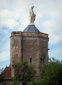 Autun - Tour des Ursulines coronada por una estatua de la Virgen