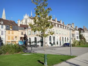 Auxerre - Facades of houses along the Quai de la Marine