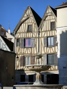 Auxerre - Saint-Nicolas fountain and half-timbered houses in the Marine district