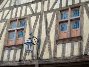 Auxerre - Mullioned windows of an old half-timbered house