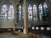 Auxerre - All'interno della chiesa di Saint-Eusèbe: vetrate