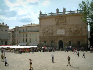 Avignon - Monnaies mansion and Palace square