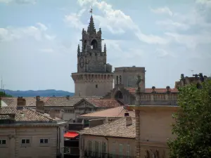 Avignon - Jacquemart tour (clock) and houses