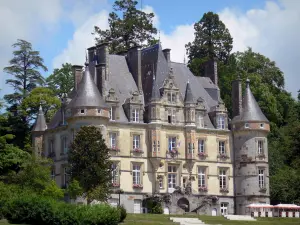 Bagnoles-de-l'Orne - Ehemaliges Schloss Goupil bergend das Rathaus (Bürgermeisteramt)