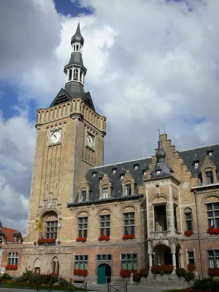 Bailleul - Belfry e la facciata del municipio (mairie)
