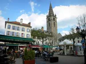 Barcelonnette - Lugar Manuel: Cardinalis torre (Torre del Reloj), casas, cafés al aire libre y caballo