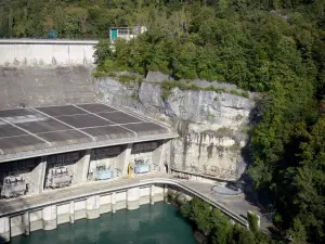 Barrage de Génissiat - Barrage sur le fleuve Rhône ; sur les communes d'Injoux-Génissiat et de Franclens