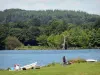 Base de ocio de La Ferté-Macé - Cuerpo de agua (lago), césped y árboles en el Parque Natural Regional de Normandie-Maine