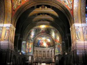 Basílica de Lisieux - Dentro de la Basílica de Santa Teresa