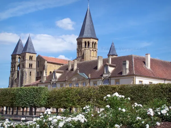 La basílica de Paray-le-Monial - Guía turismo, vacaciones y fines de semana en Saona y Loira