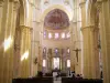 La basilique de Paray-le-Monial - Paray-le-Monial: Intérieur de la basilique du Sacré-Coeur (édifice roman) : choeur