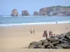 Baskische Steilküste - Strand von Hendaye mit Blick auf die Felsen der Deux Jumaux (zwei Zwillinge), den Atlantischen Ozean(Atlantik) und die Felsen der baskischen Steilküste