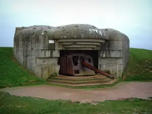 Batería de Longues-sur-Mer - Alemán de la batería: bunker con una pistola