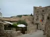 Baux-de-Provence - Manville albergo che ospita il municipio e le case