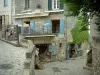 Baux-de-Provence - Vie lastricate in negozi per turisti